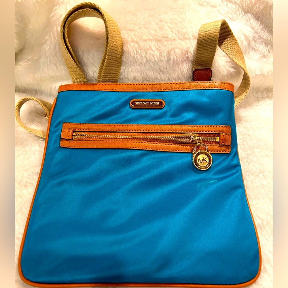 NWOT Michael Kors Crossbody Bag or Purse Perfect size!